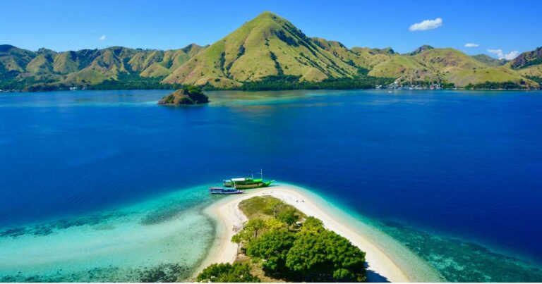 island hopping Indonesia